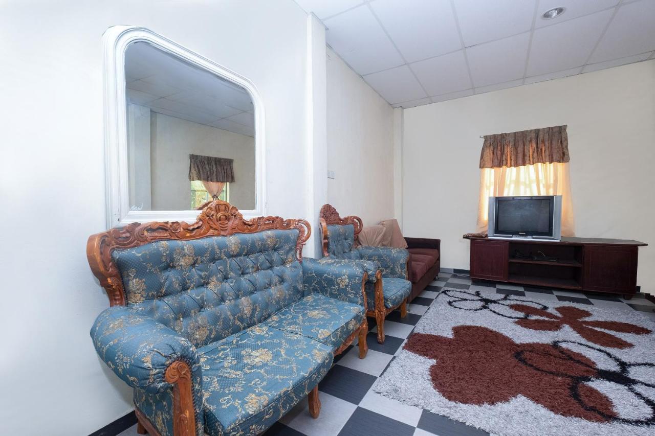 Oyo 89984 Noris Wang Homestay Lumut Ngoại thất bức ảnh