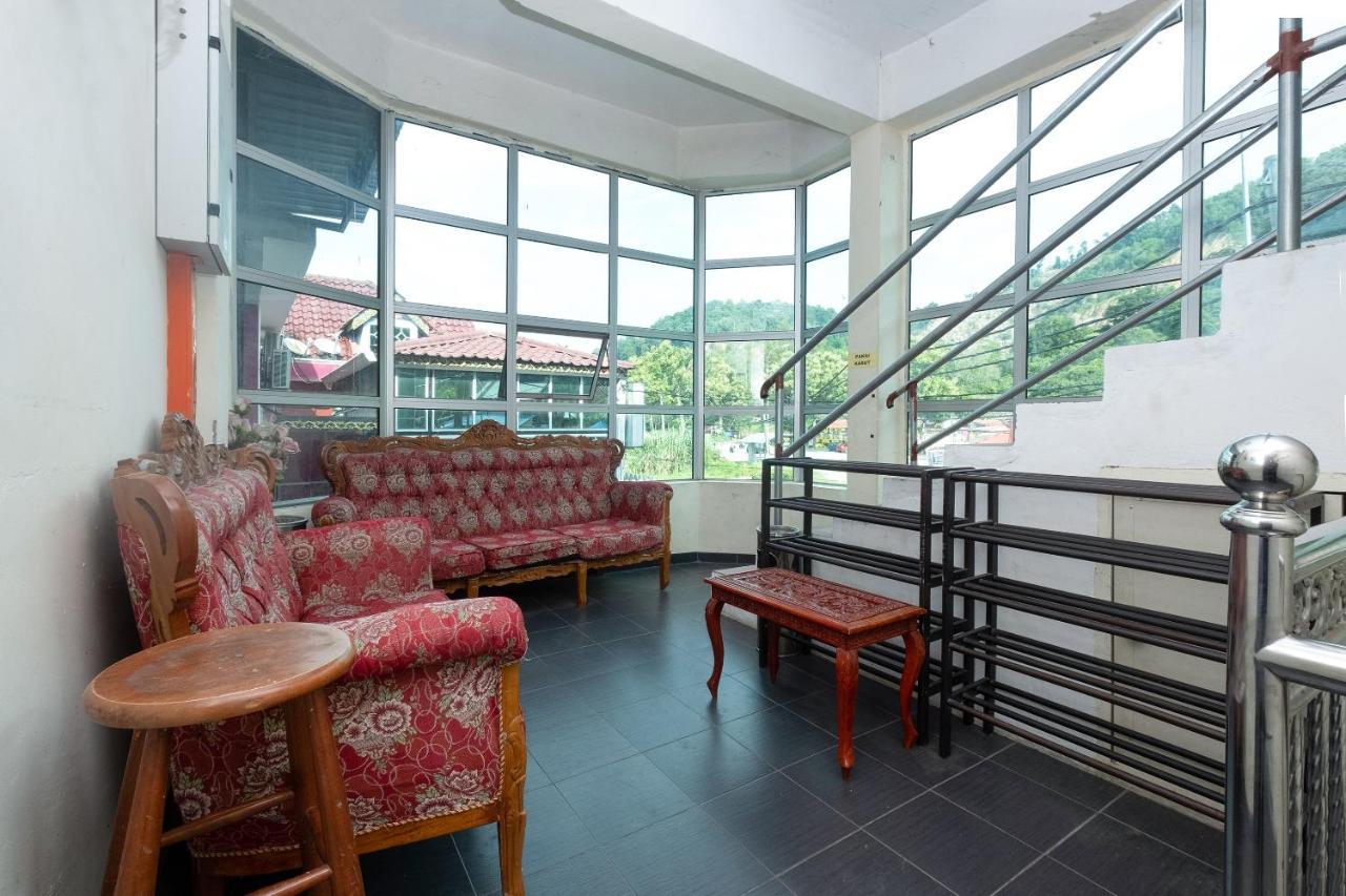 Oyo 89984 Noris Wang Homestay Lumut Ngoại thất bức ảnh