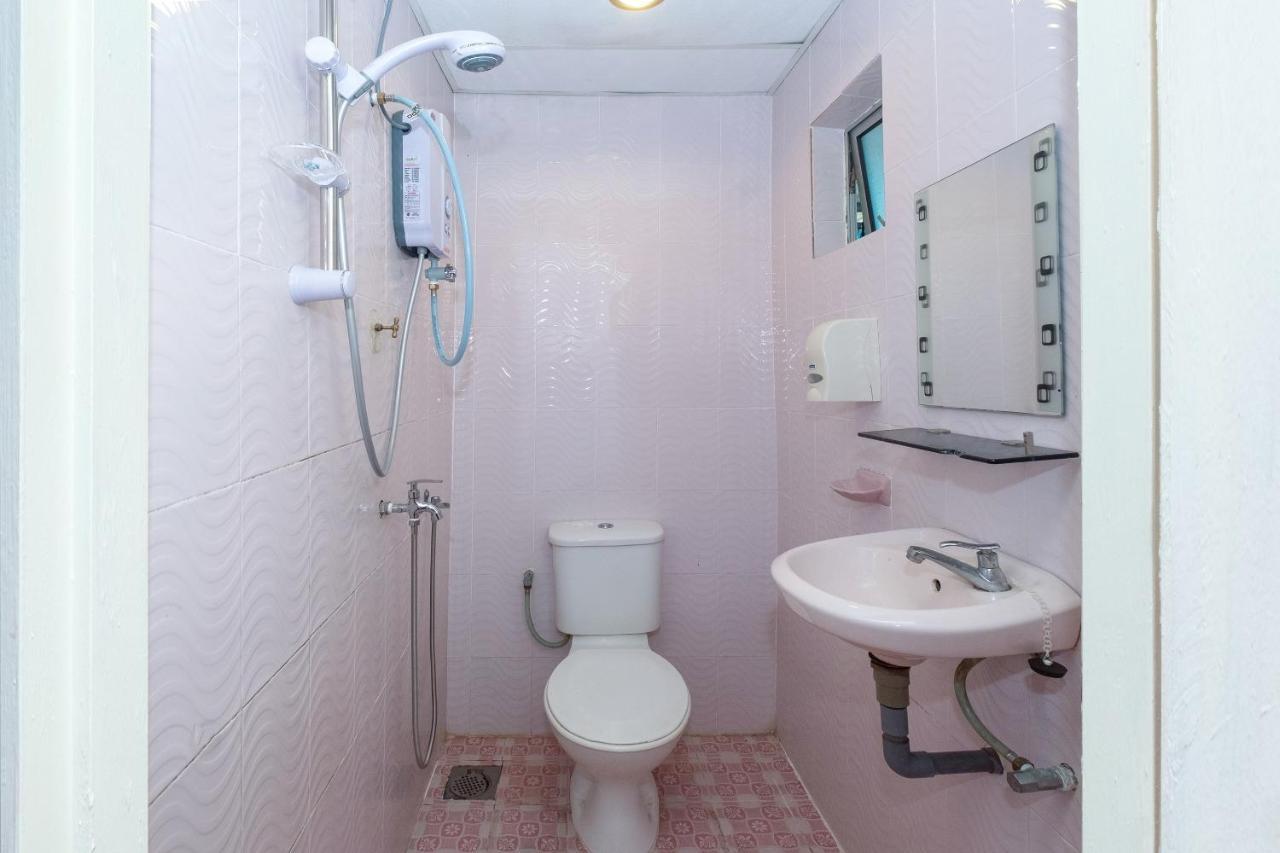 Oyo 89984 Noris Wang Homestay Lumut Ngoại thất bức ảnh